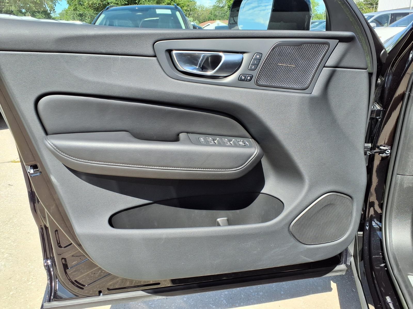 2023 Volvo XC60 Plus - Photo 20