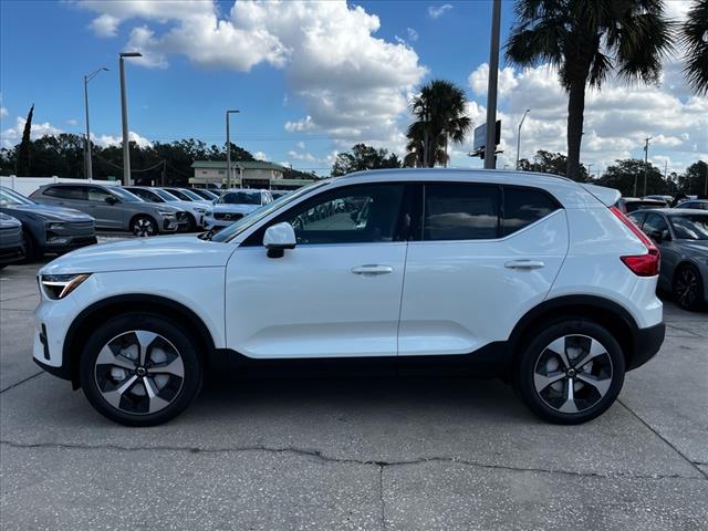 2025 Volvo XC40 Plus photo 4