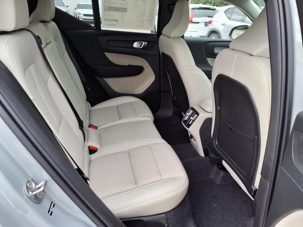 2026 Volvo XC40 Plus - Photo 10