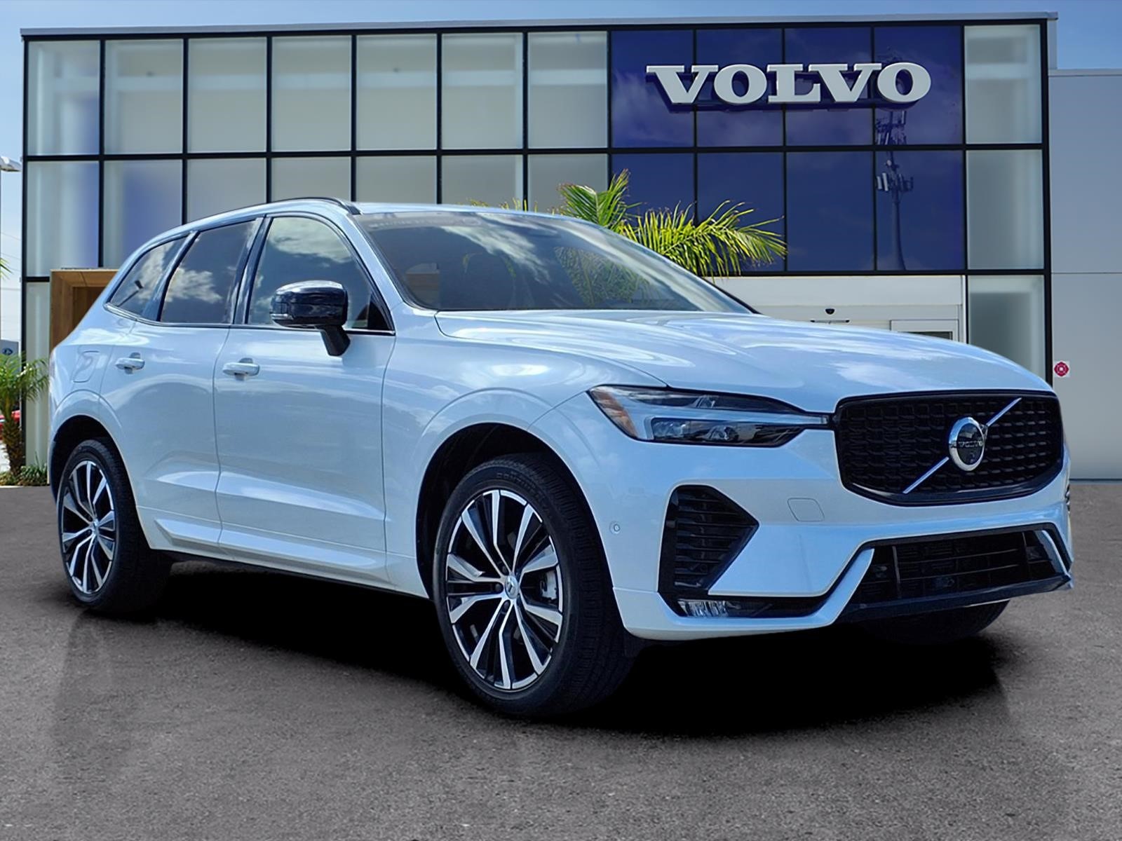 2024 Volvo XC60 B5 Plus Dark Theme AWD