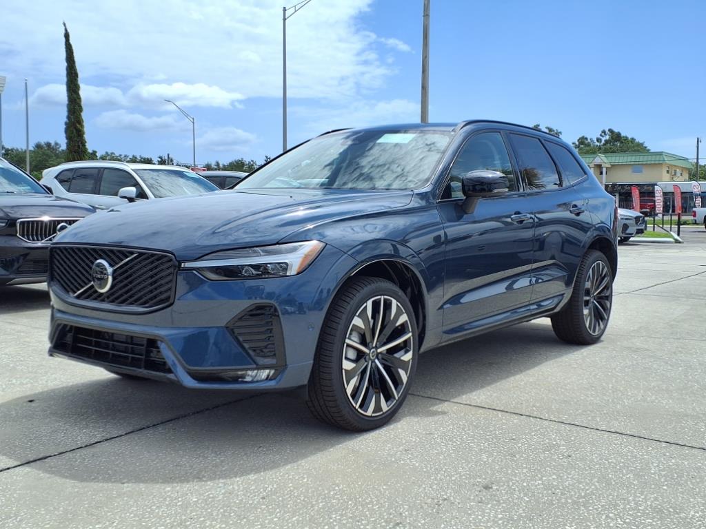 2026 Volvo XC60 B5 photo 3