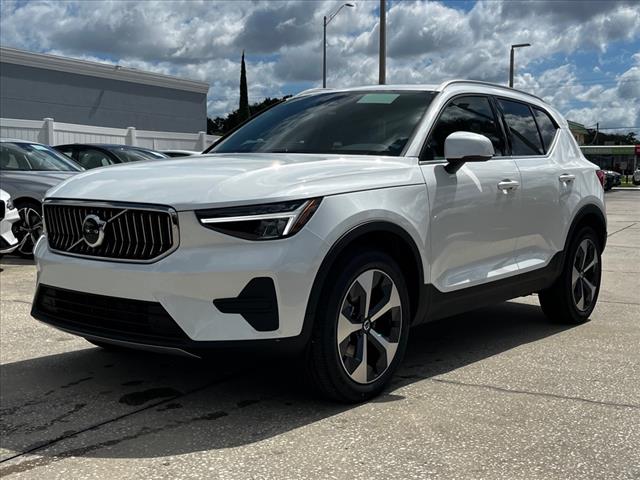 2025 Volvo XC40 Core photo 3