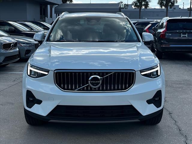 2025 Volvo XC40 Plus photo 2
