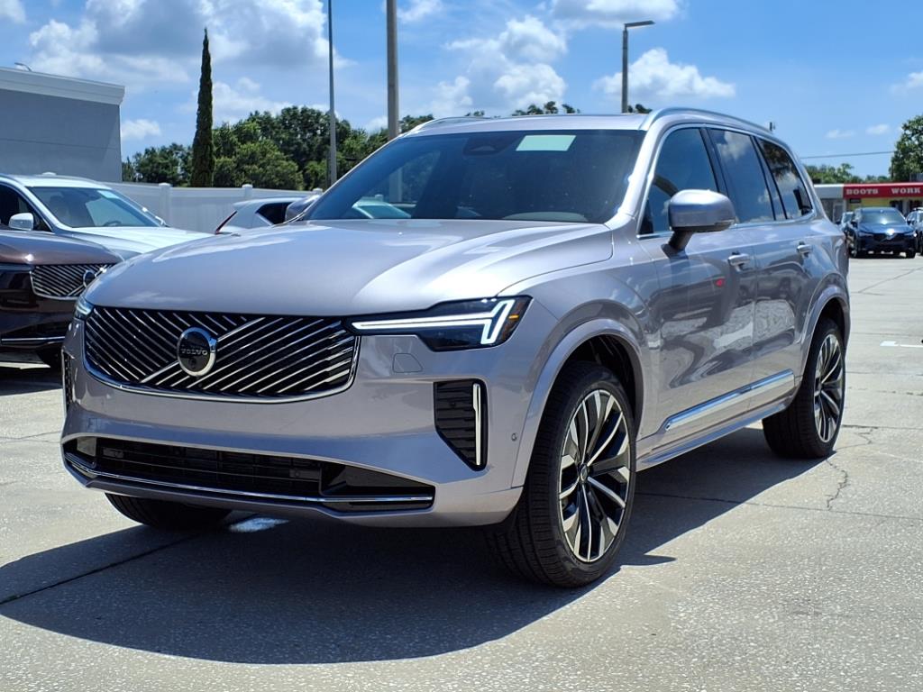 2026 Volvo XC90 Plus photo 3