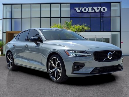 2024 Volvo S60 B5 Plus Dark Theme Sedan