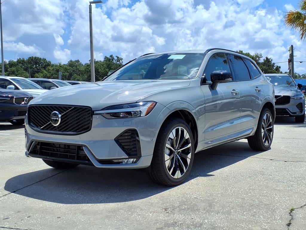 2026 Volvo XC60 B5 Plus photo 3