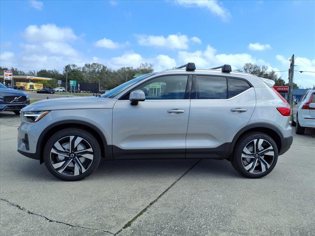 2025 Volvo XC40 photo 4