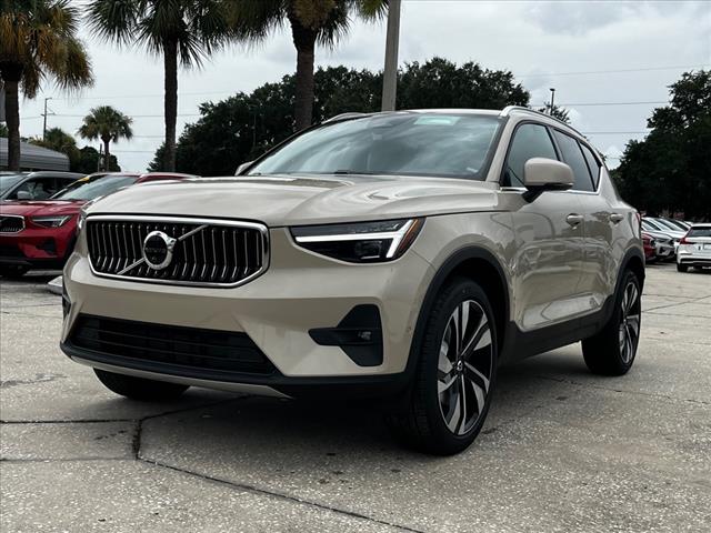 2025 Volvo XC40 photo 3