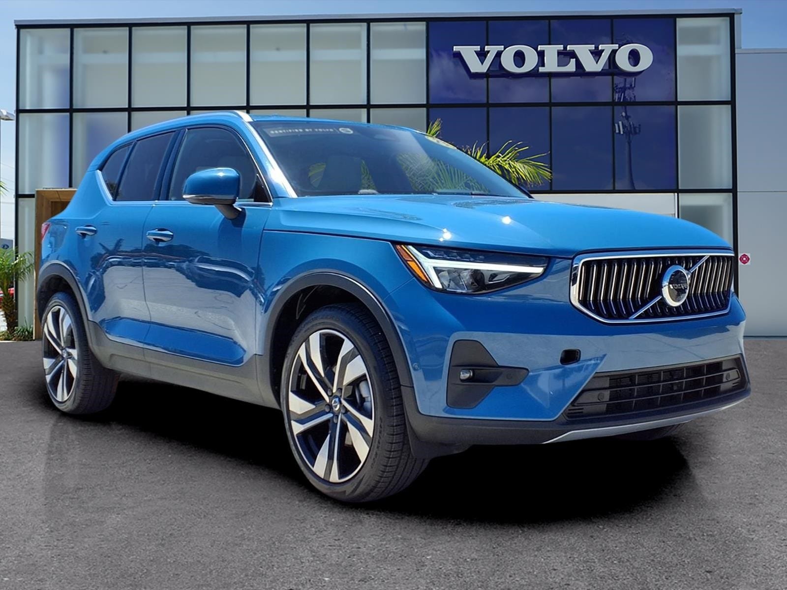 2023 Volvo XC40 B5 Ultimate Bright AWD's photo