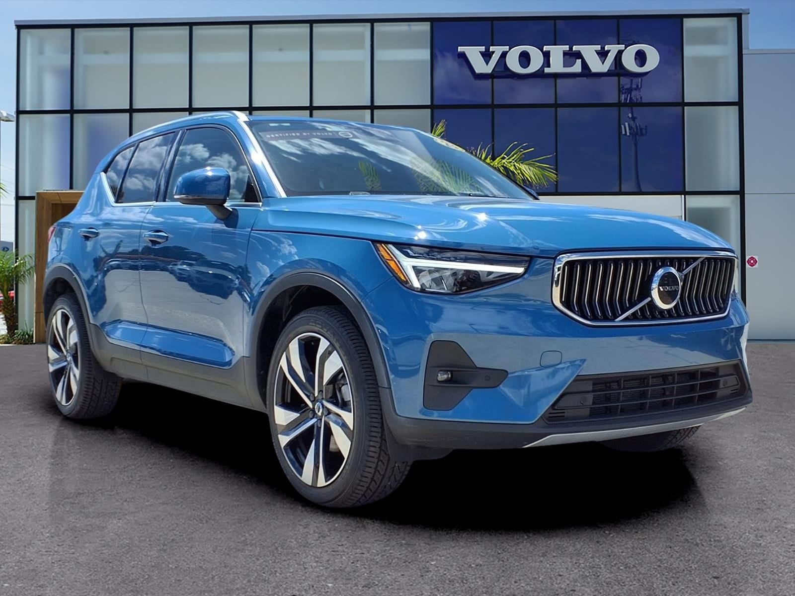 2023 Volvo XC40 SUV 
