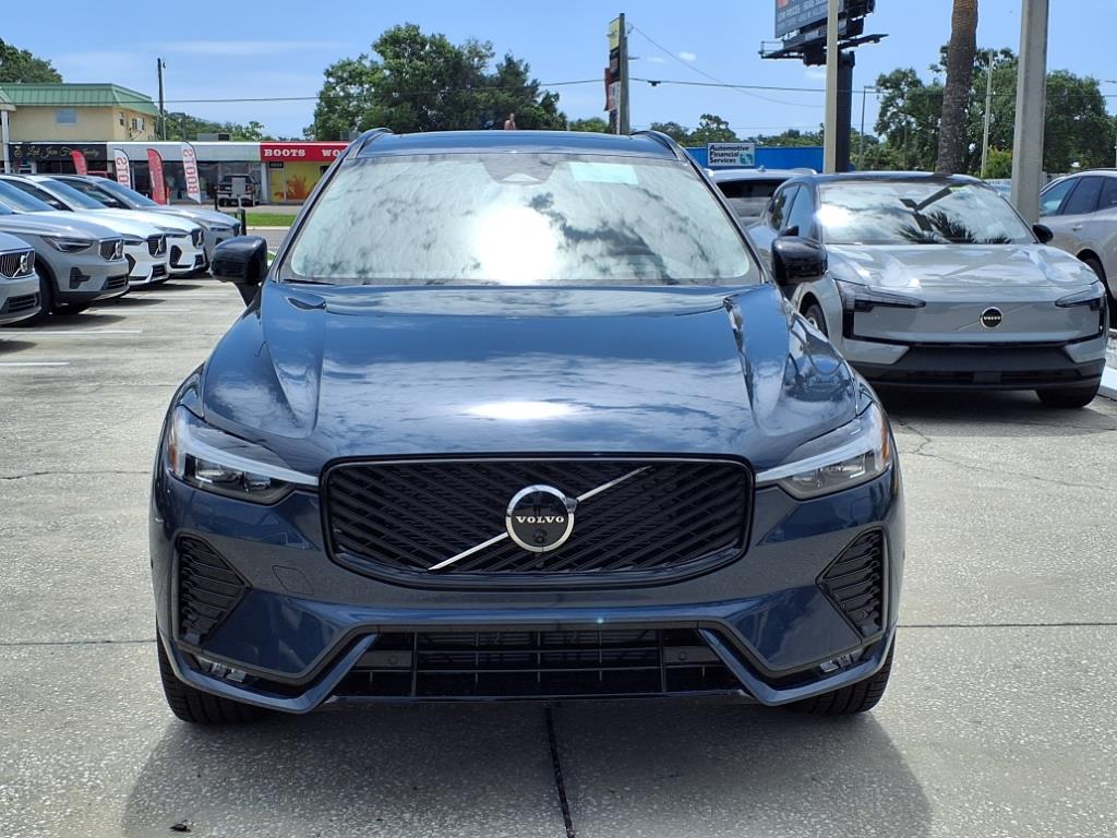 2026 Volvo XC60 B5 photo 2