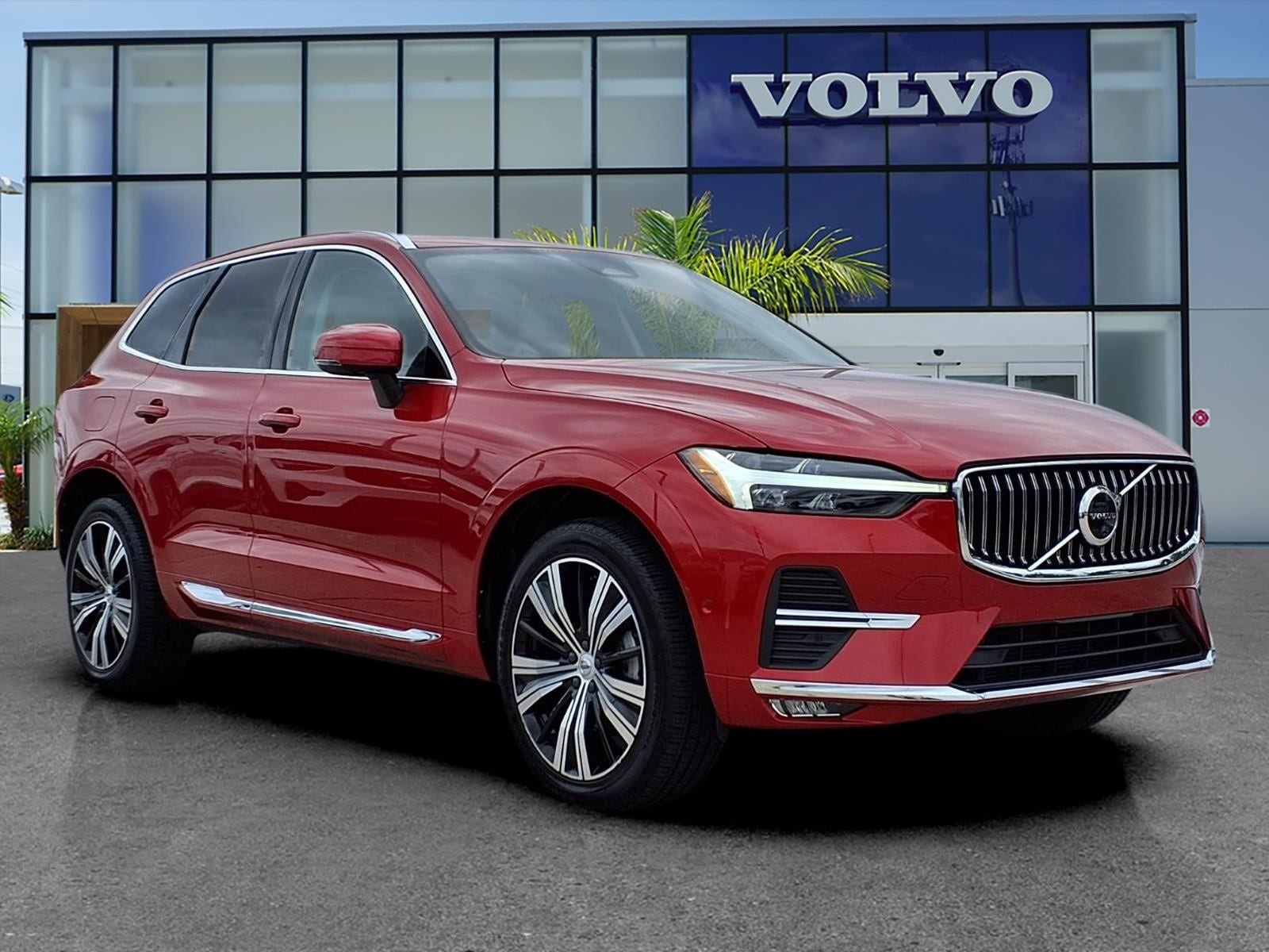 2023 Volvo XC60 B5 Plus Bright Theme AWD's photo