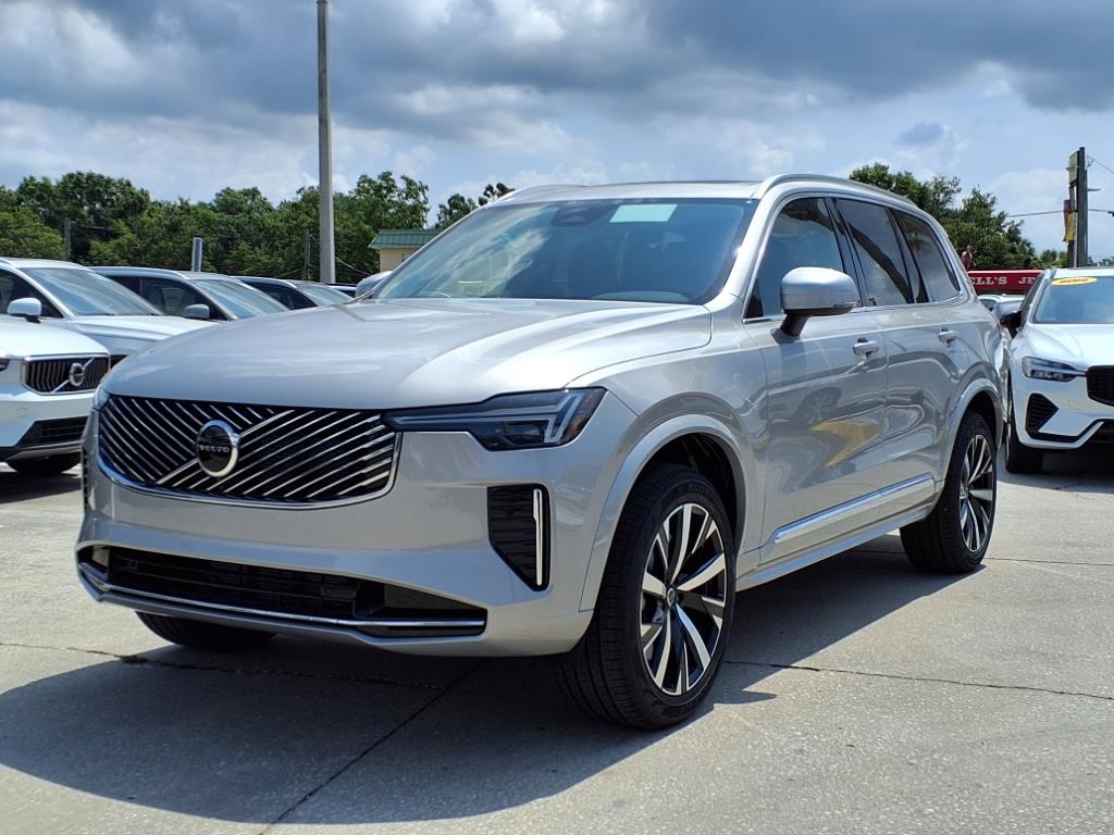 2025 Volvo XC90 B5 Core photo 3