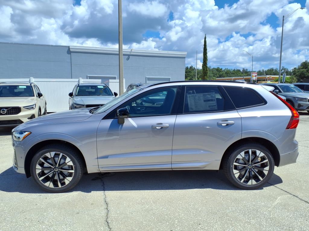 2026 Volvo XC60 B5 Plus photo 3