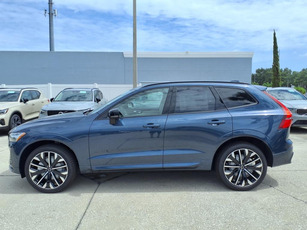 2026 Volvo XC60 B5 photo 4