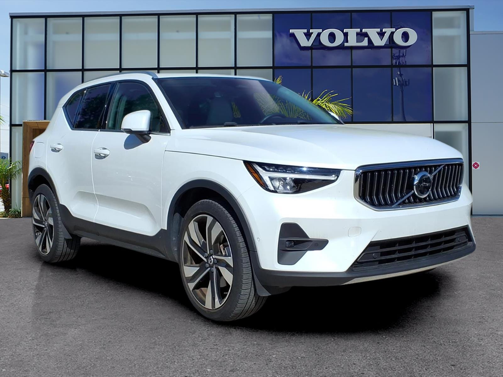 2023 Volvo XC40 SUV 