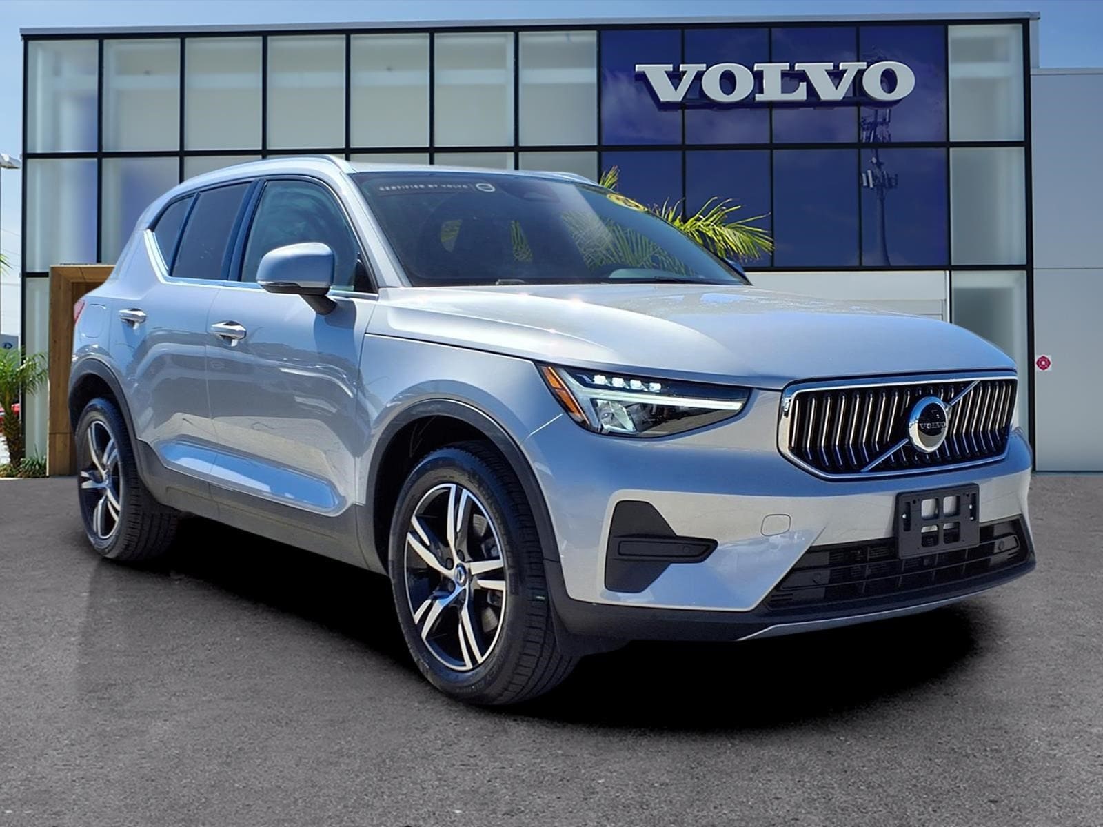 2025 Volvo XC40 B5 Core Bright AWD's photo