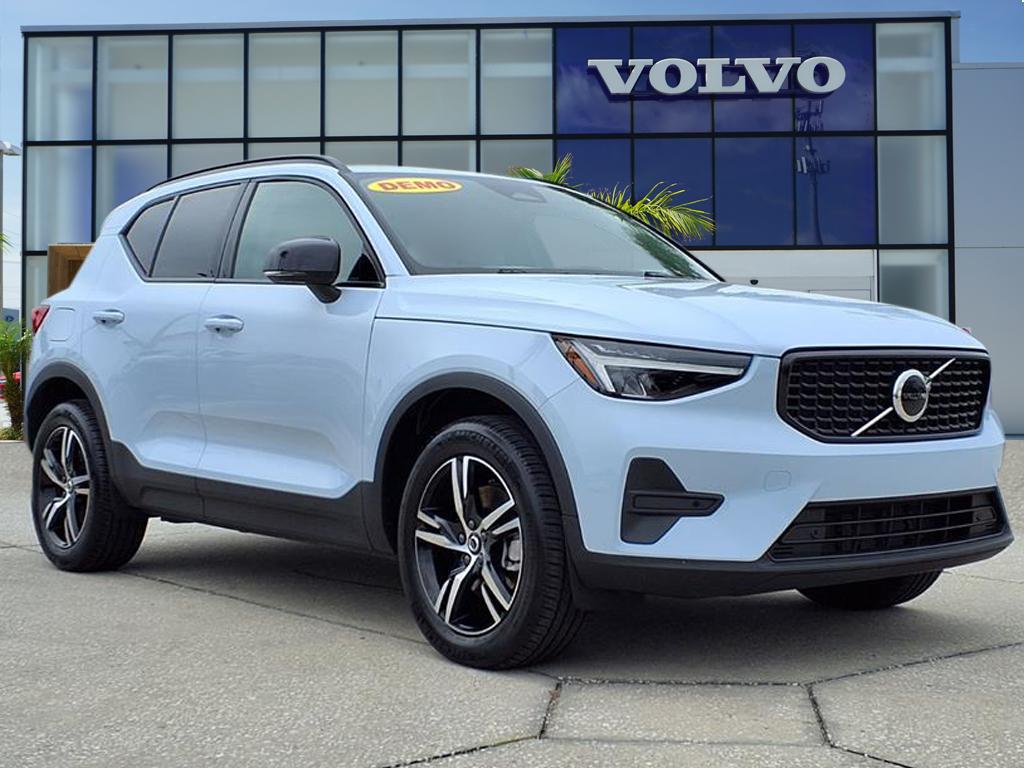 2026 Volvo XC40 Core's photo