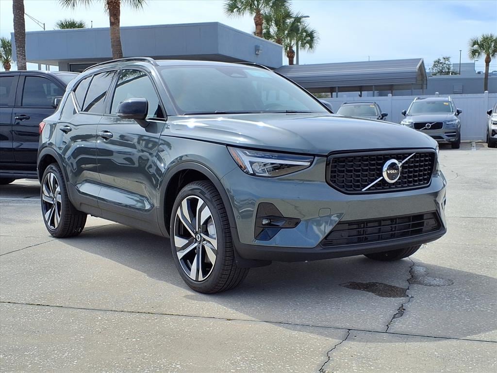 New 2026 Volvo XC40 B4 Plus SUV