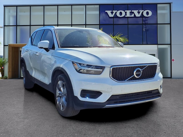 2020 Volvo XC40 T4 Momentum SUV