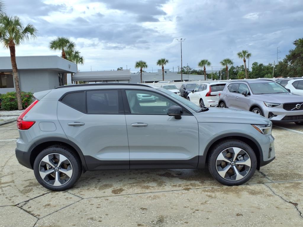 2026 Volvo XC40 Plus - Photo 8