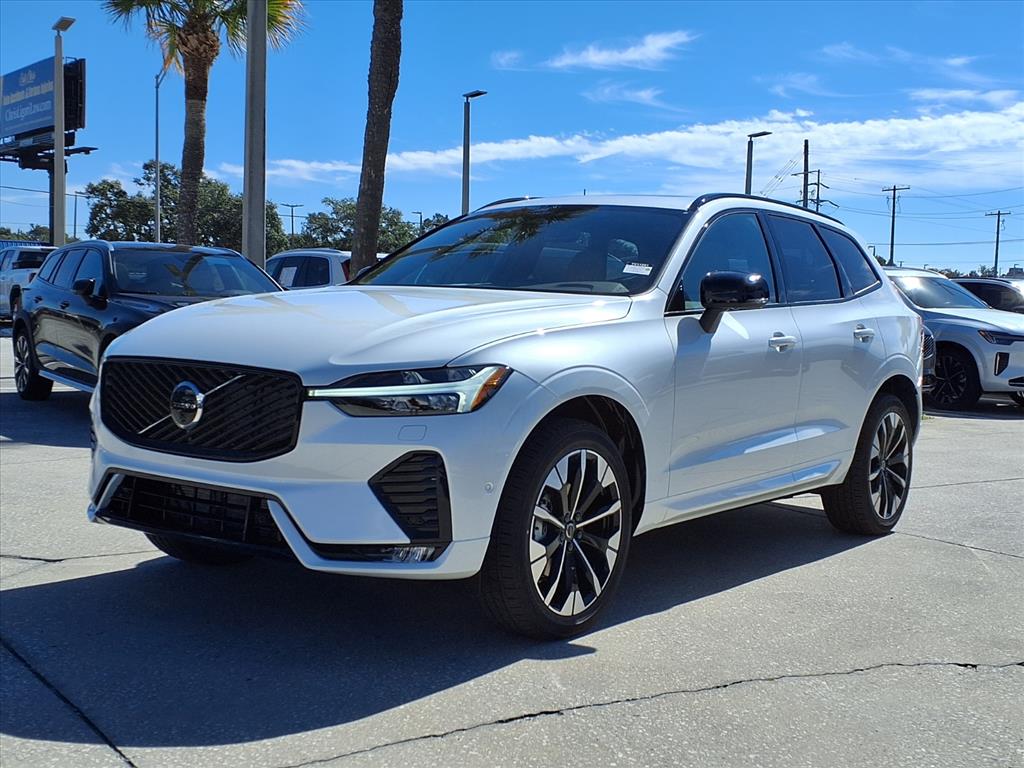 2026 Volvo XC60 B5 Plus photo 2
