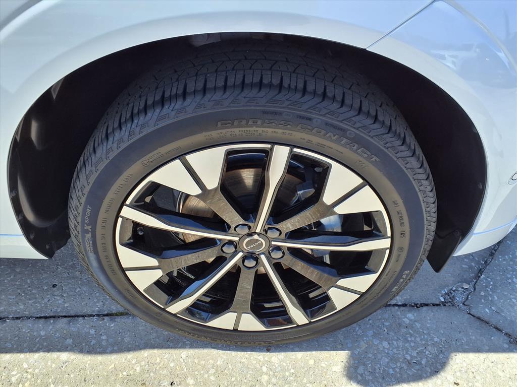 2026 Volvo XC60 Plus - Photo 9