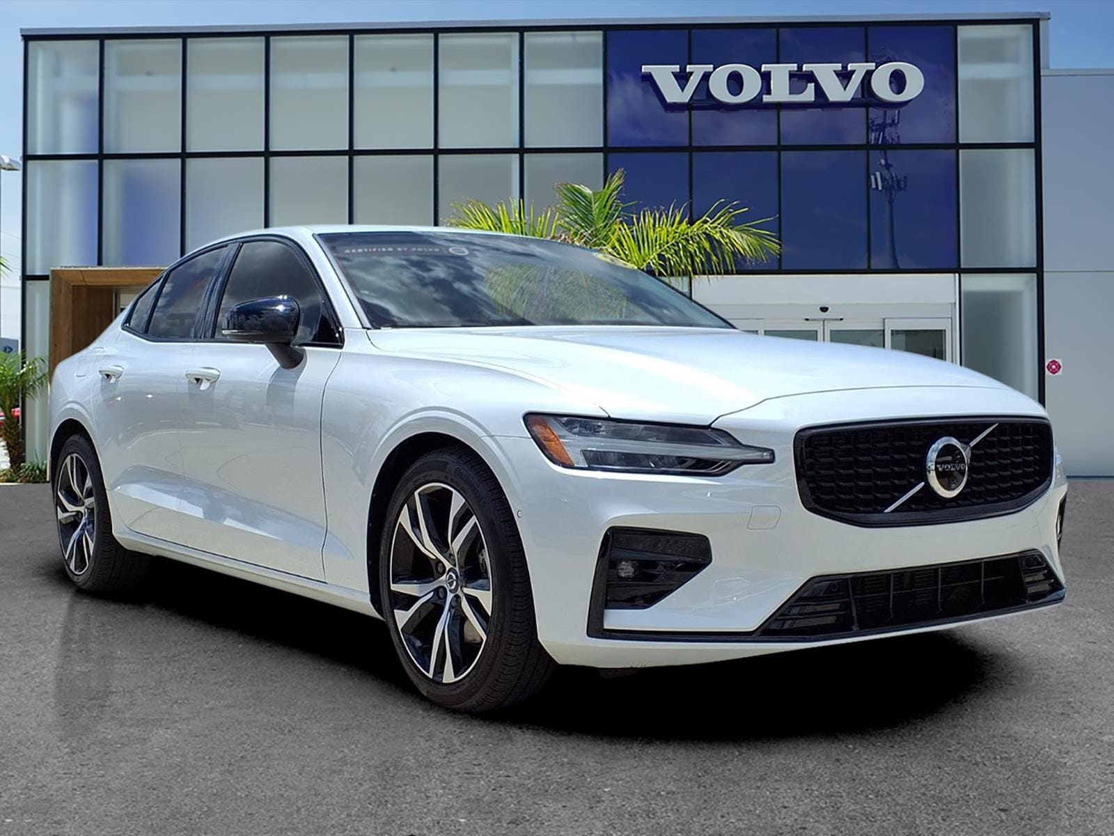 2025 Volvo S60 B5 Plus Dark's photo