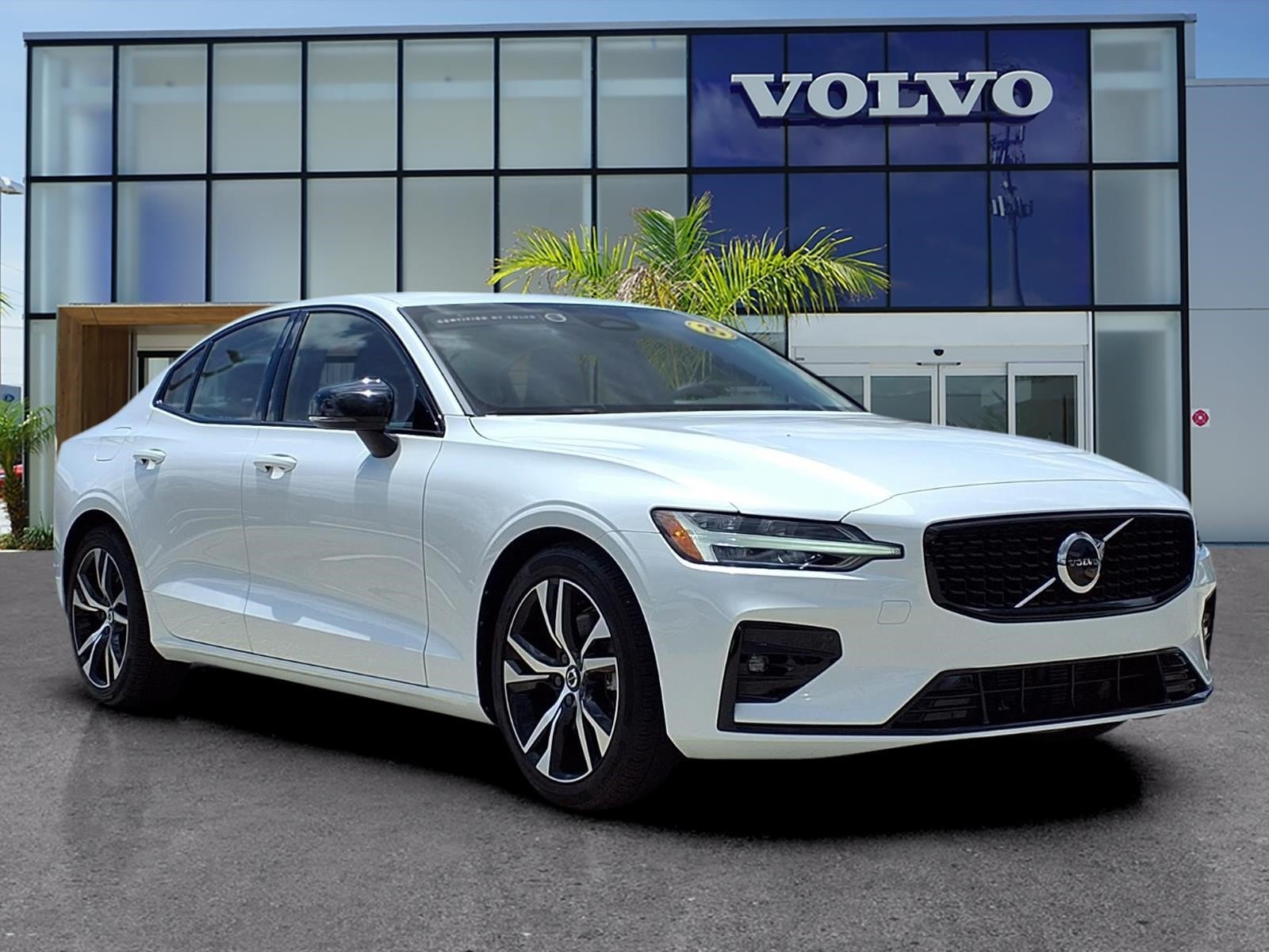 2025 Volvo S60 B5 Core Dark's photo