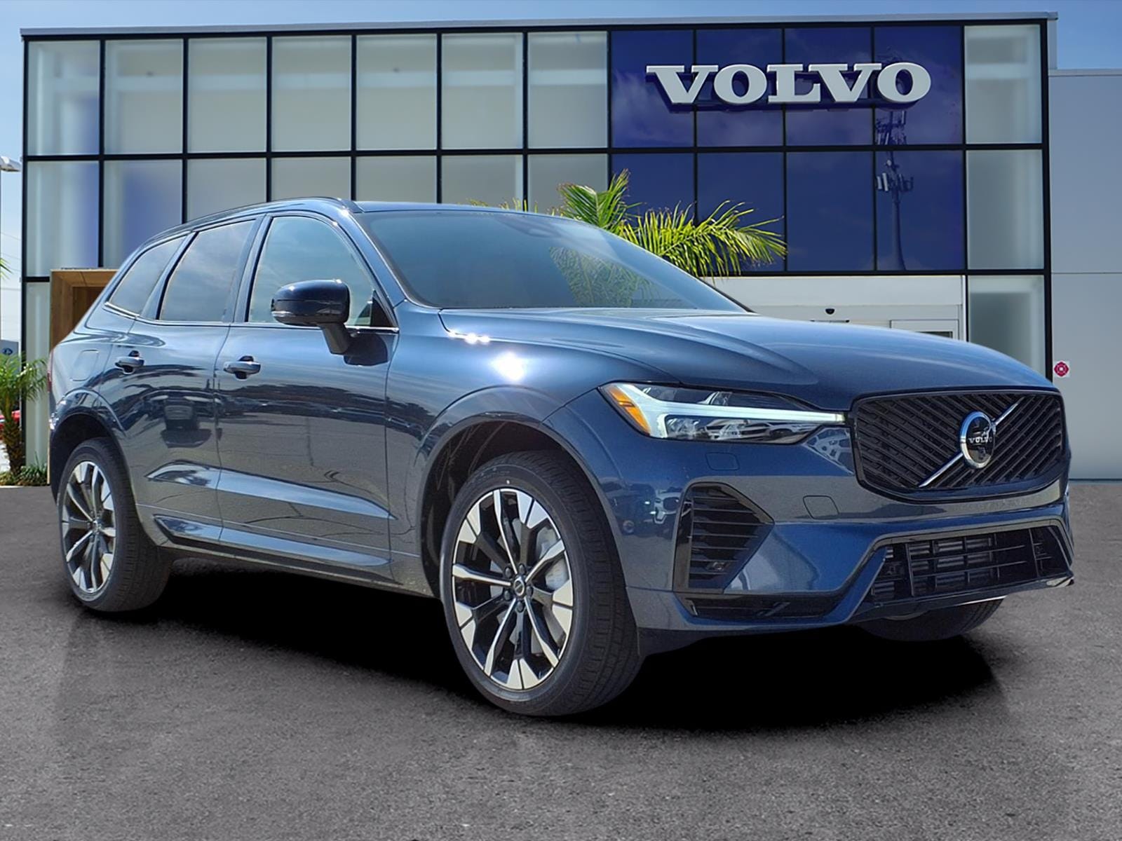 2026 Volvo XC60 plug-in hybrid SUV 