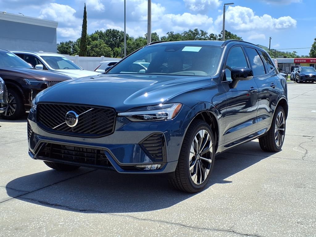 2026 Volvo XC60 B5 Plus photo 3