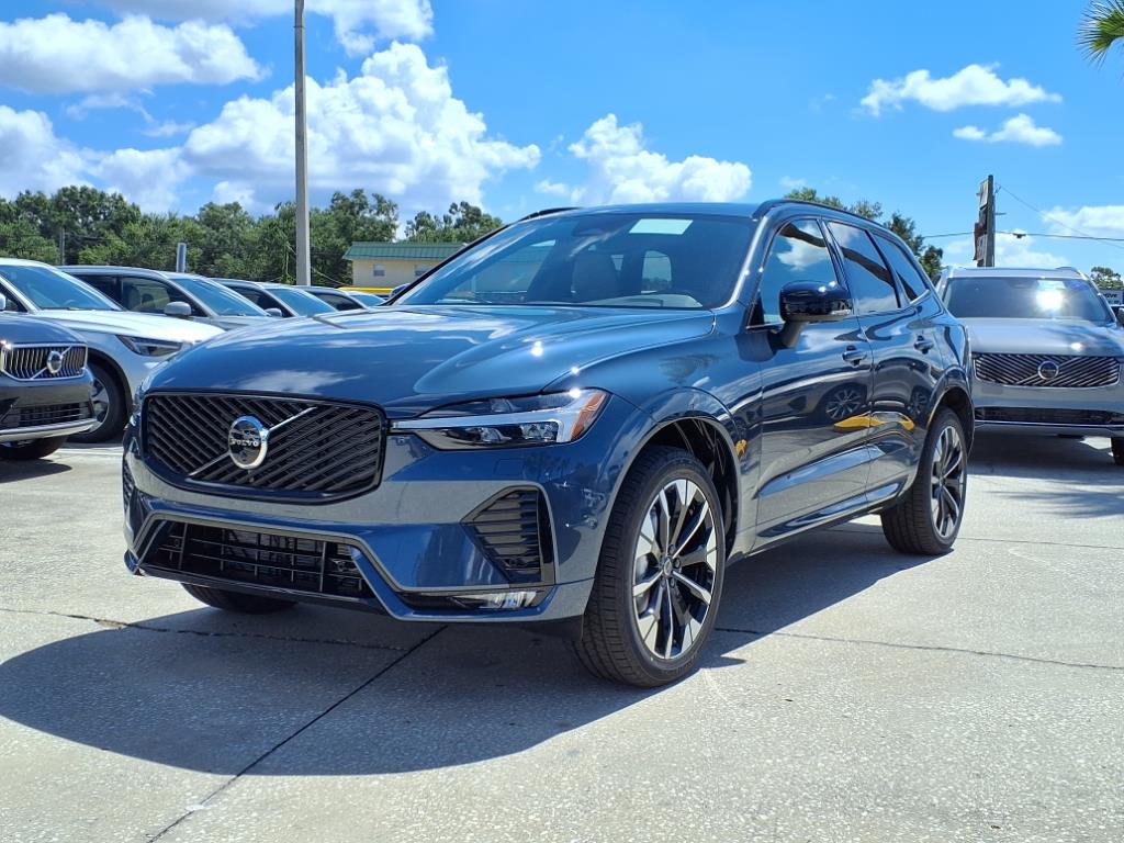 2026 Volvo XC60 B5 Plus photo 3
