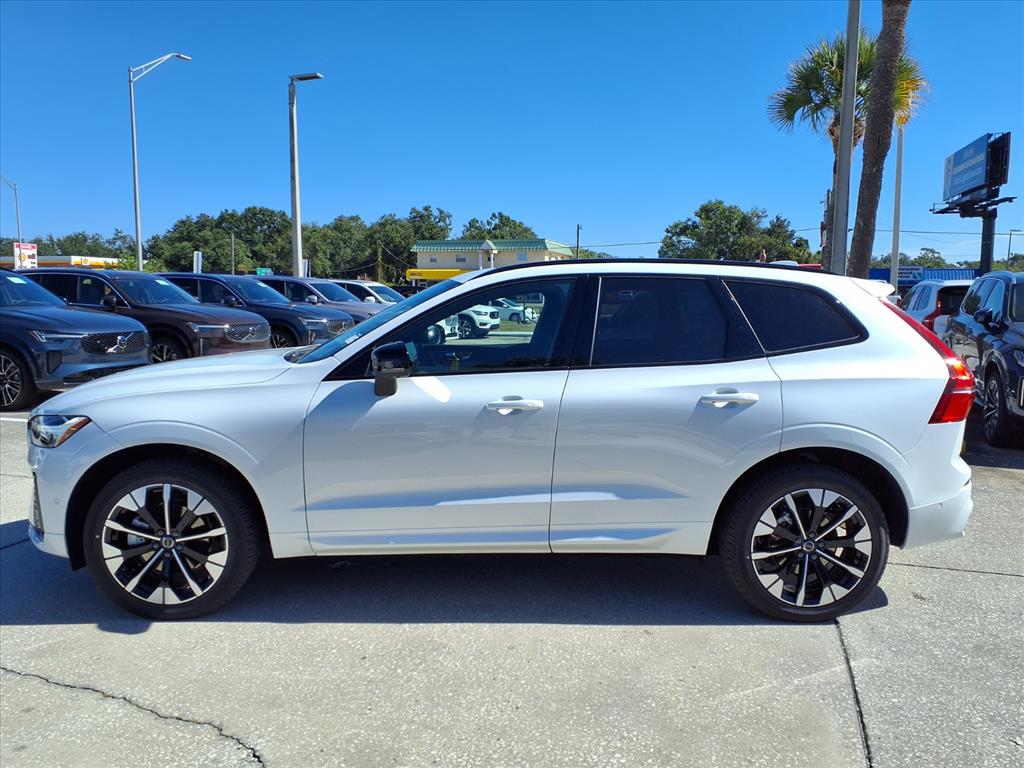 2026 Volvo XC60 B5 Plus photo 3