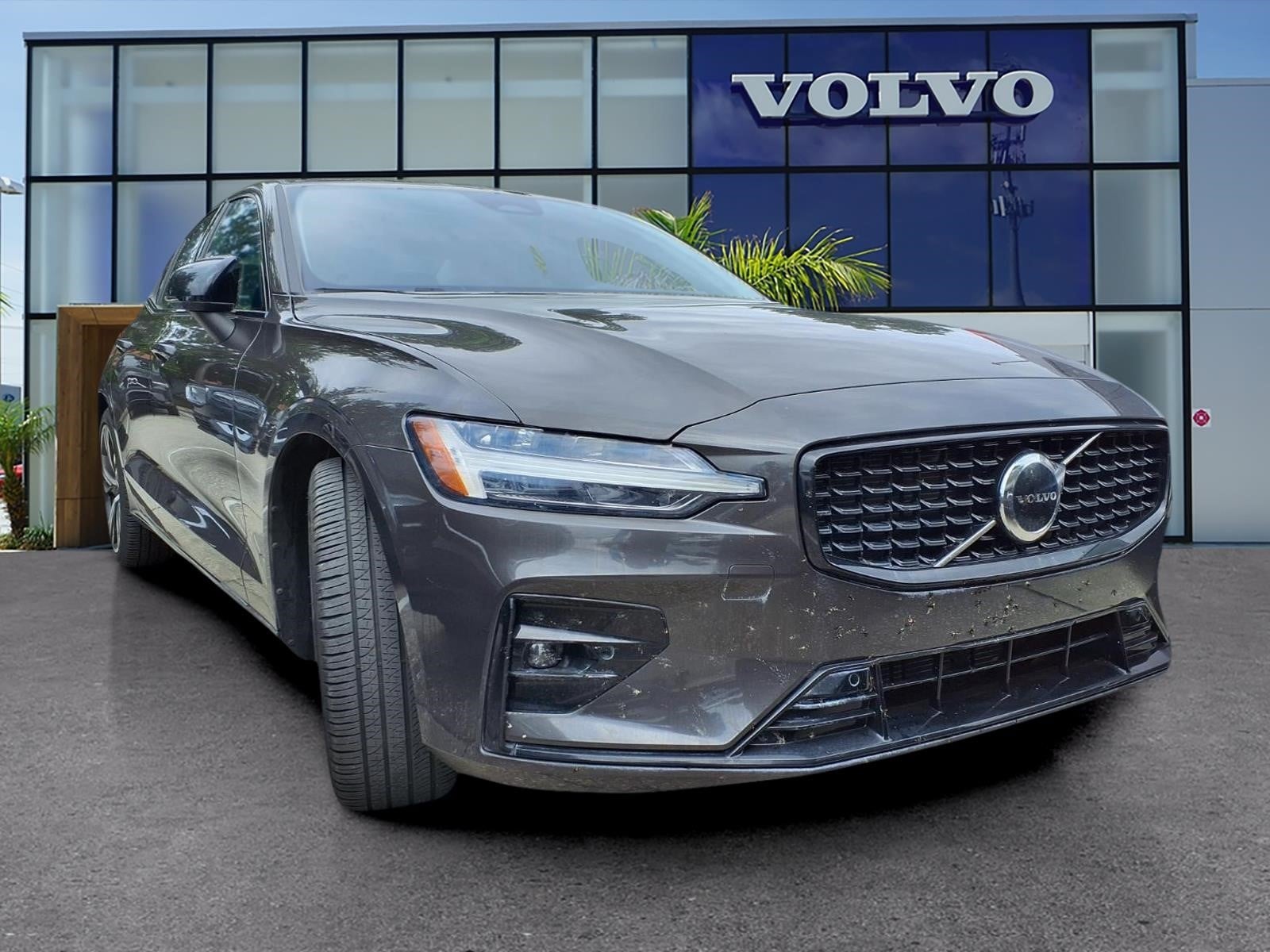 2023 Volvo S60 B5 Core Dark Theme's photo