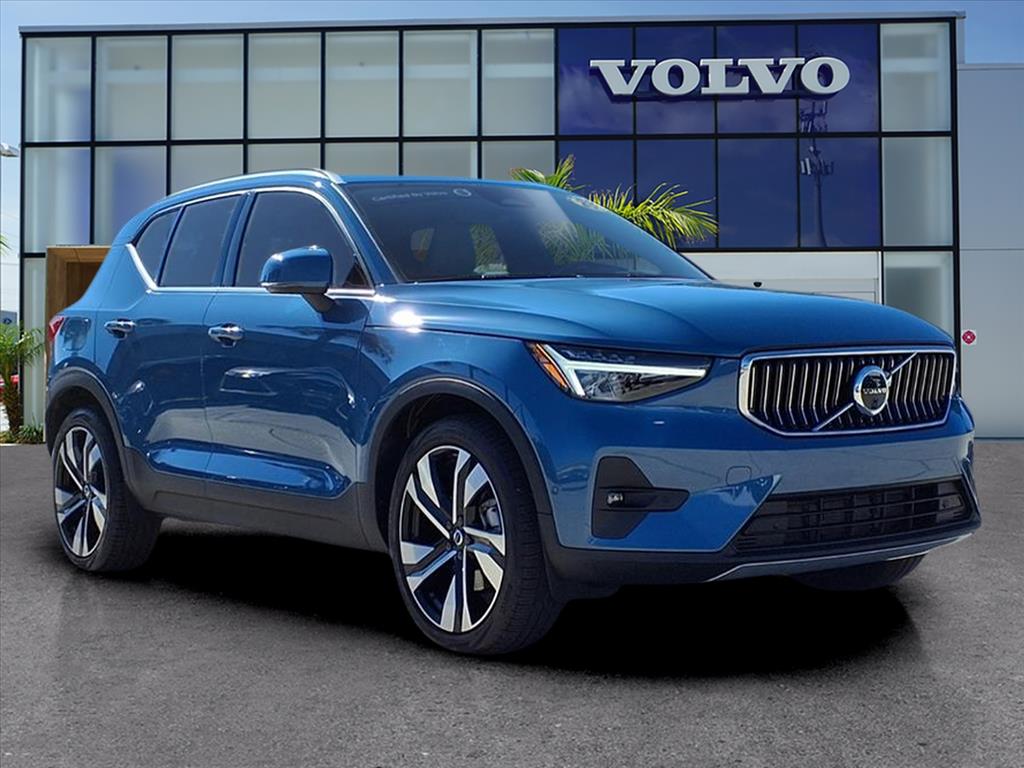 2023 Volvo XC40 SUV 