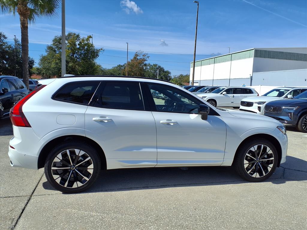 2026 Volvo XC60 Plus - Photo 8