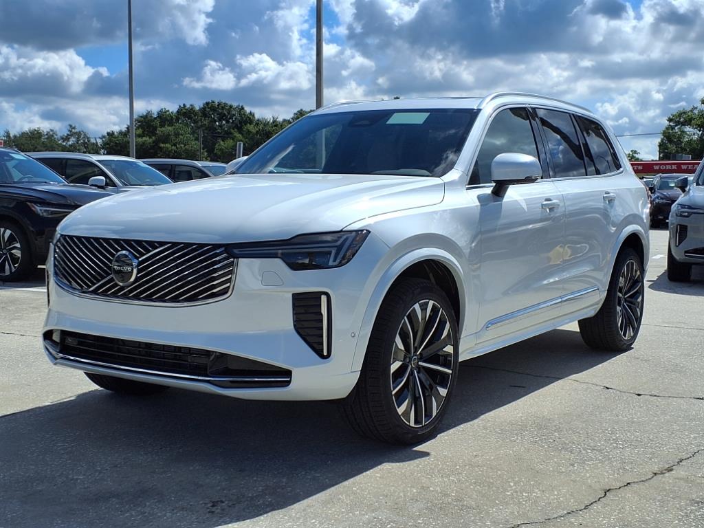 2026 Volvo XC90 Plus photo 3