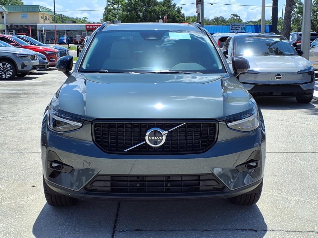 2026 Volvo XC40 Plus photo 2