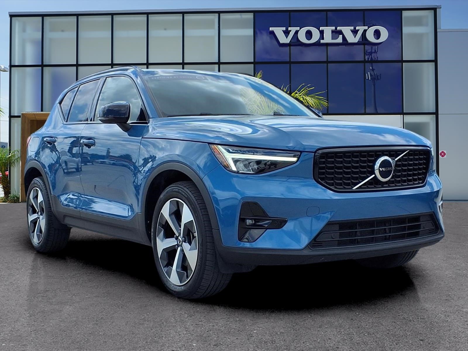 2023 Volvo XC40 SUV 