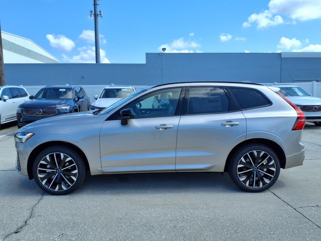 2026 Volvo XC60 B5 photo 4