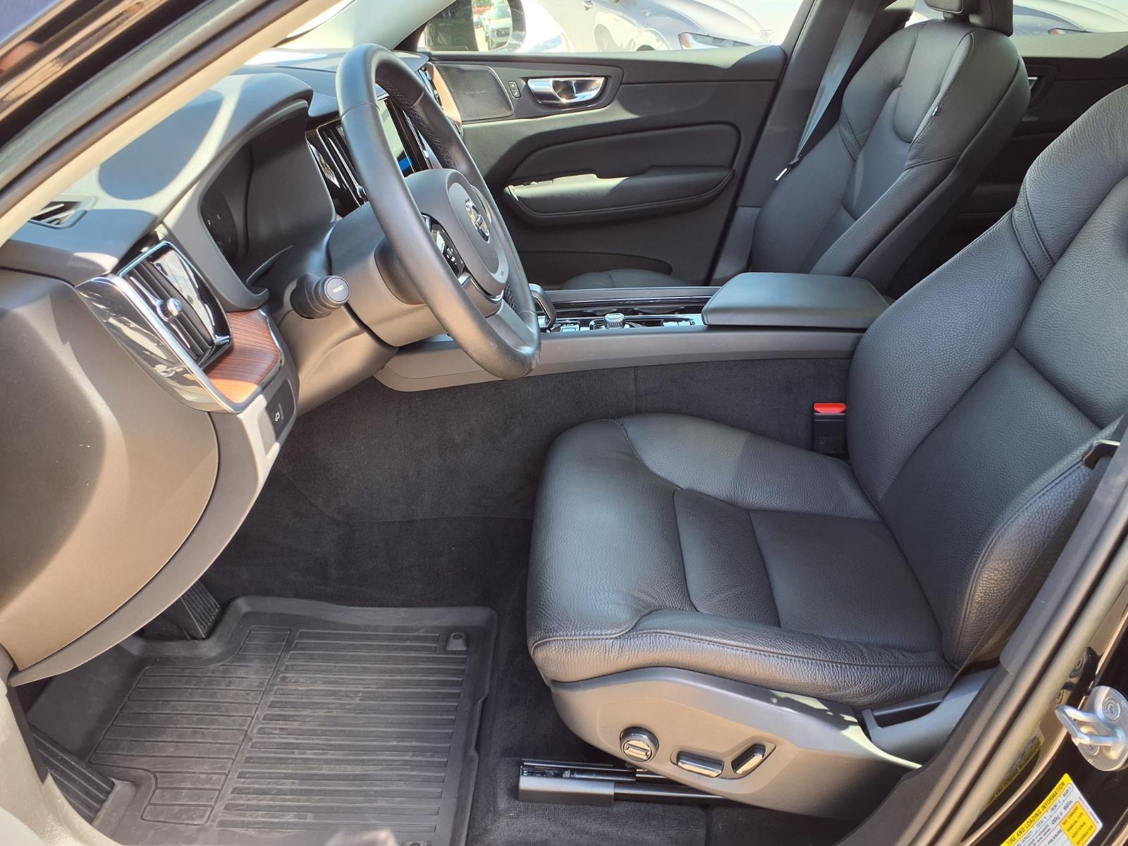 2023 Volvo XC60 Plus - Photo 22