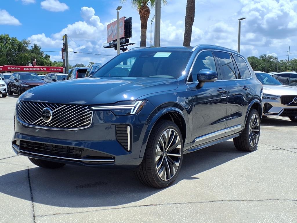 2026 Volvo XC90 Core AWD photo 3