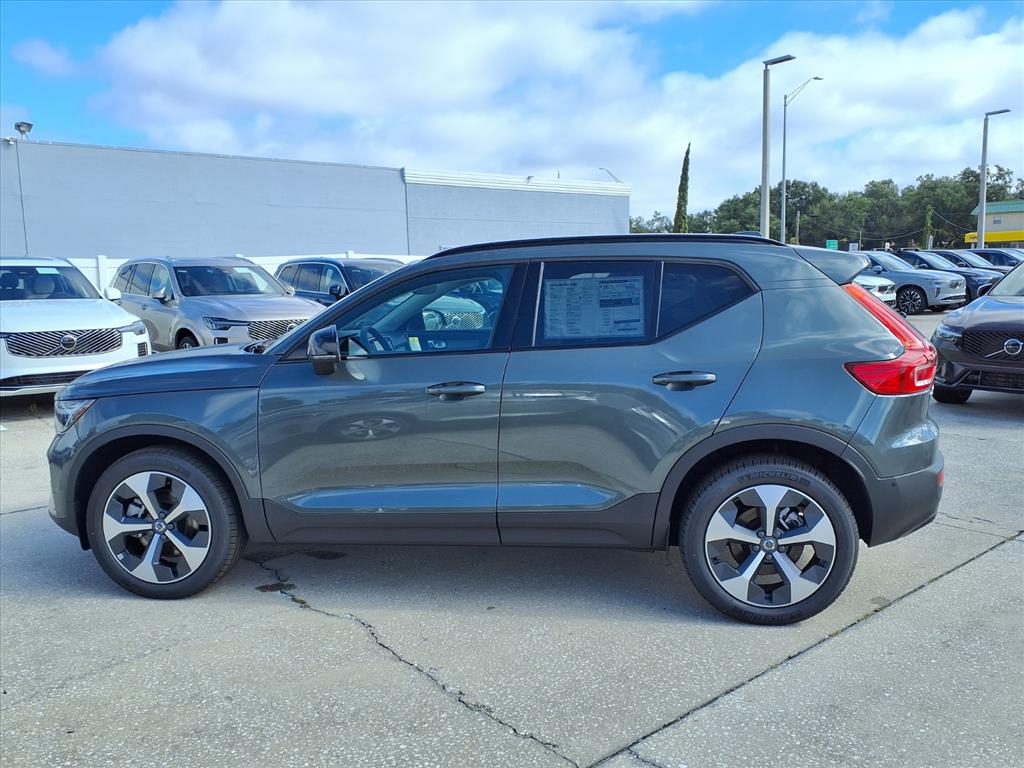 2026 Volvo XC40 Plus photo 4