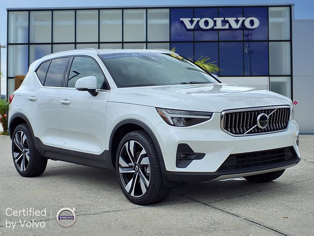 2024 Volvo XC40 B5 Plus Bright Theme