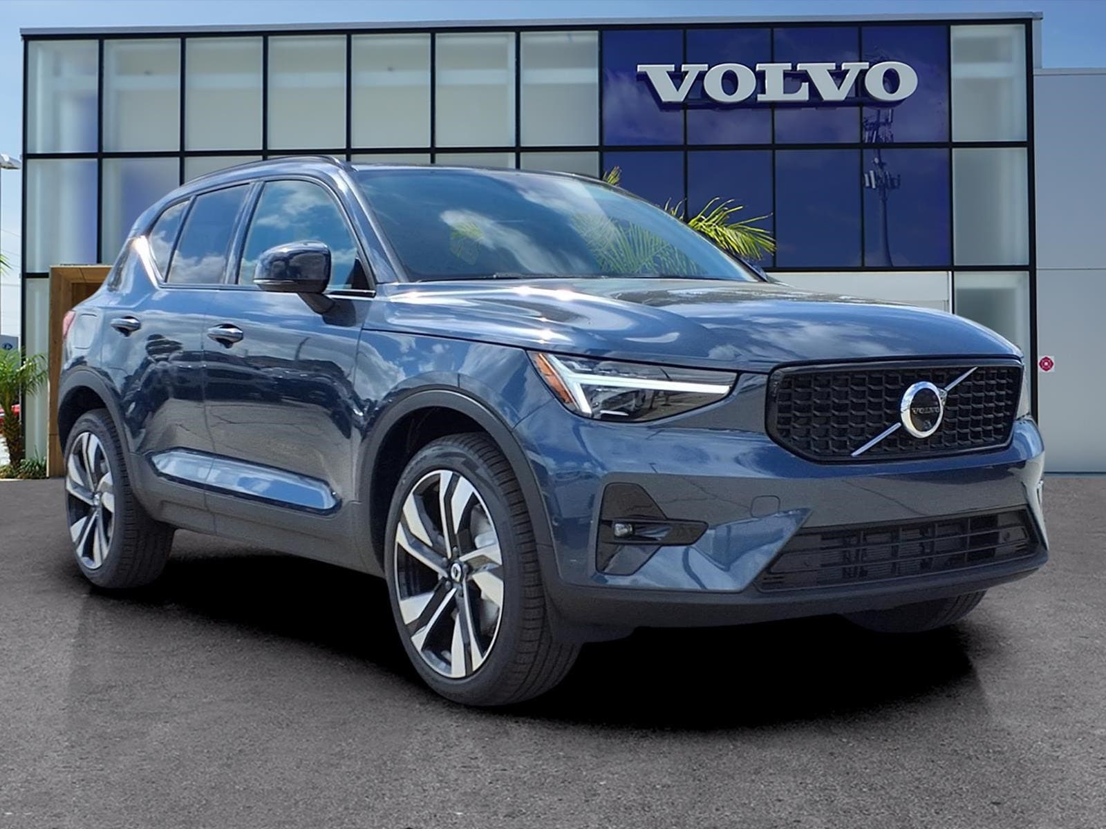 2026 Volvo XC40 SUV 