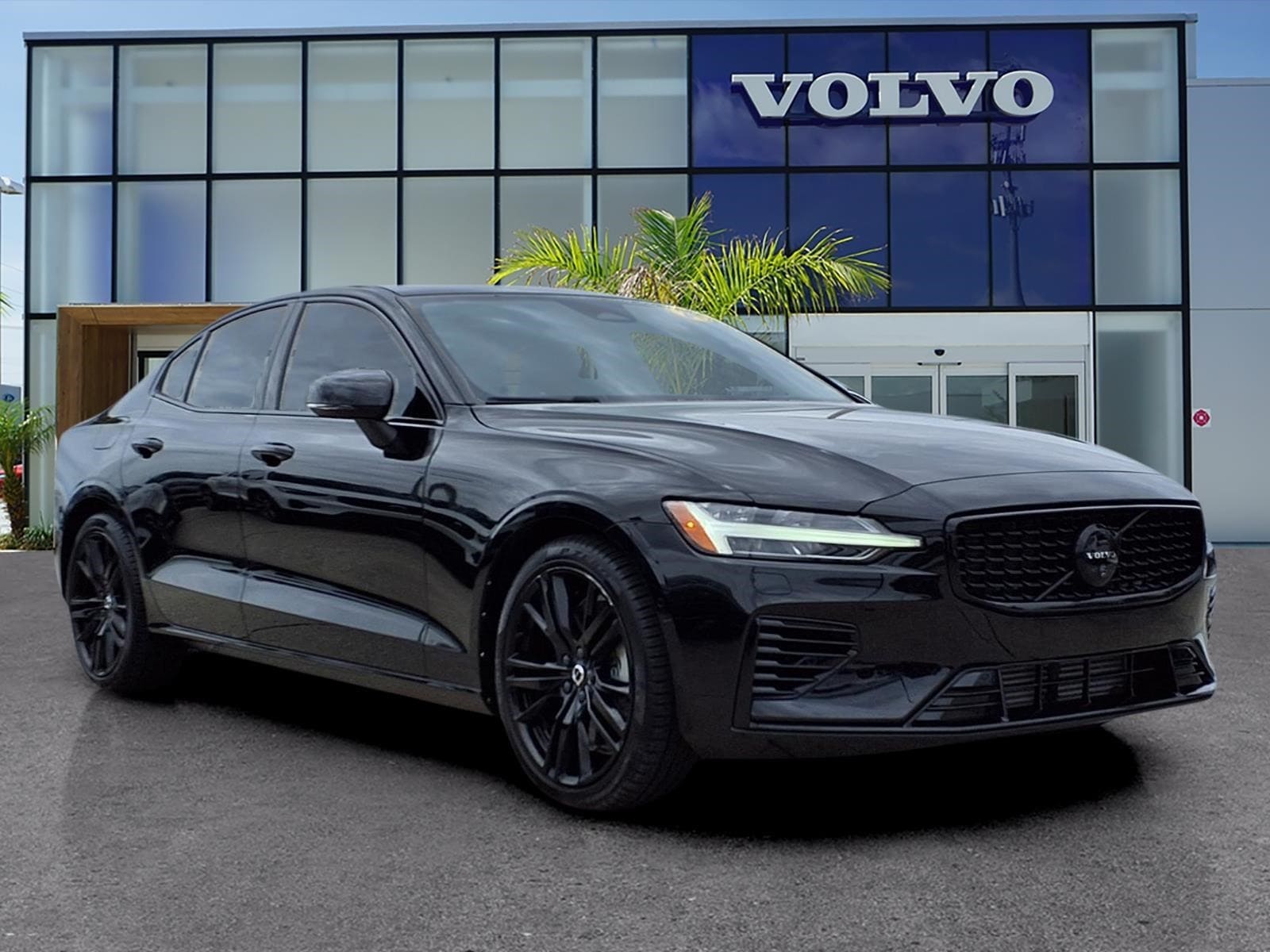 2024 Volvo S60 T8 Recharge Plus Black Edition AWD's photo