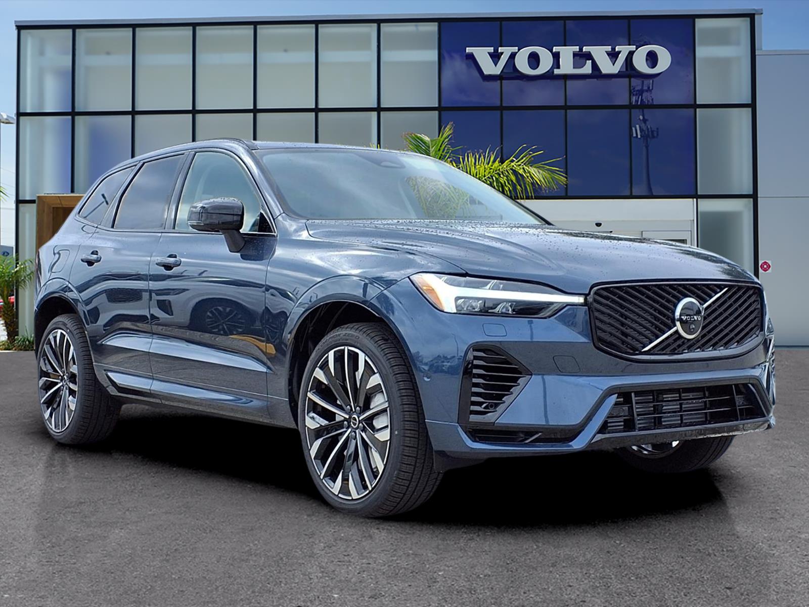 2026 Volvo XC60 plug-in hybrid SUV 
