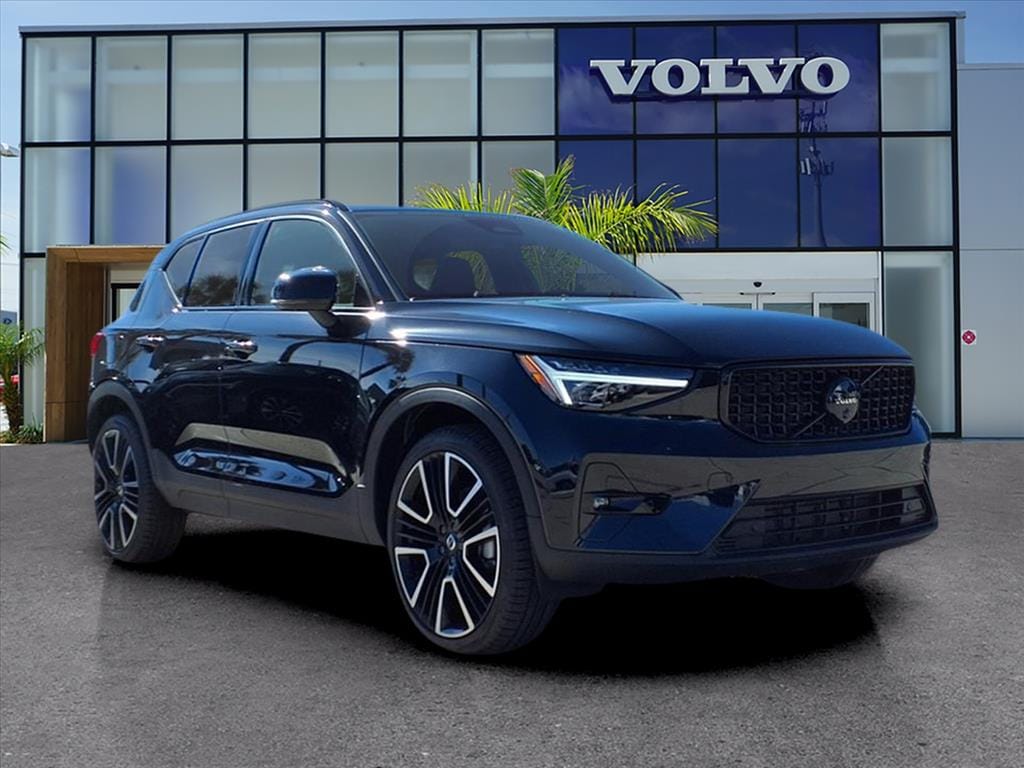 2026 Volvo XC40 Ultra Black Edition's photo