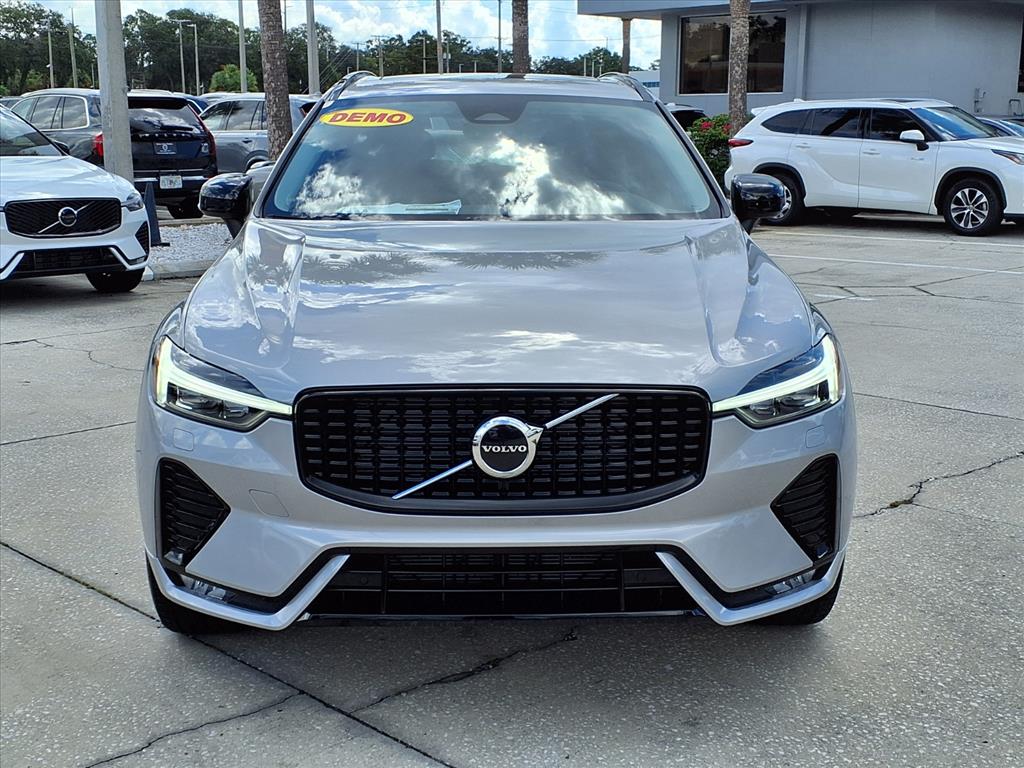 2025 Volvo XC60 B5 Core photo 2