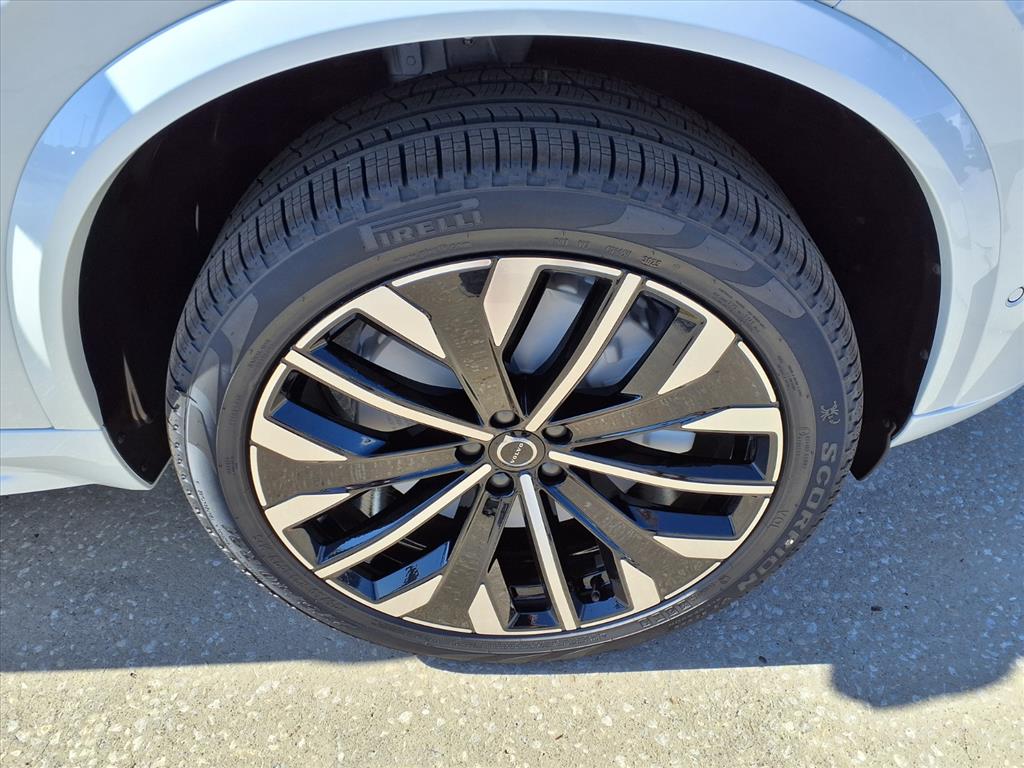 2026 Volvo XC90 Plus - Photo 9